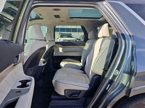Used 2022 Hyundai Palisade Calligraphy w/ Winter Package image 9