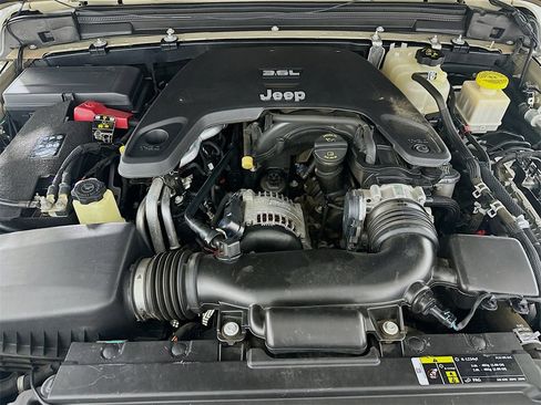 Used 2020 Jeep Gladiator Overland image 32