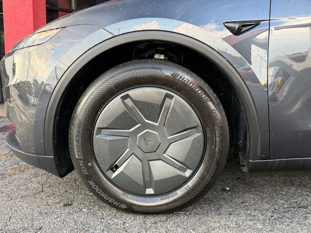 Used 2026 Tesla Model Y AWD image 6