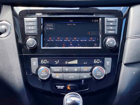 Used 2018 Nissan Rogue SL image 17