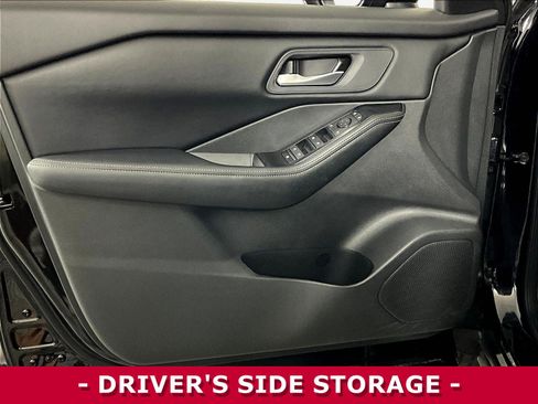 Certified 2025 Nissan Rogue SV FWD image 20