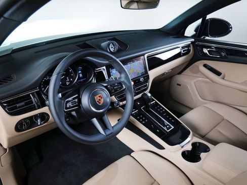 Certified 2026 Porsche Macan AWD/4WD image 5
