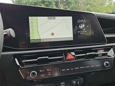 New 2025 Kia Niro EX Touring image 12