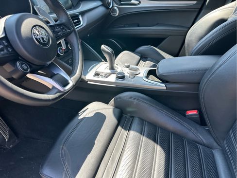 Used 2023 Alfa Romeo Stelvio Veloce AWD/4WD image 7