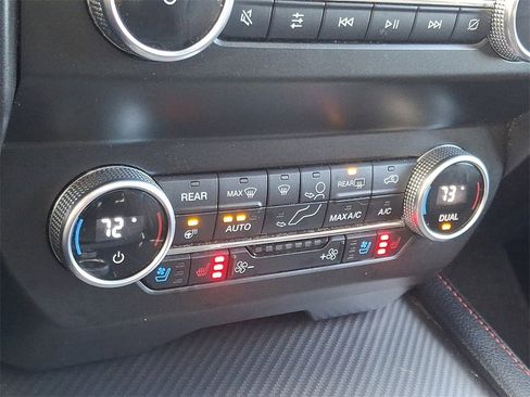 Used 2021 Ford Expedition Max Limited image 18