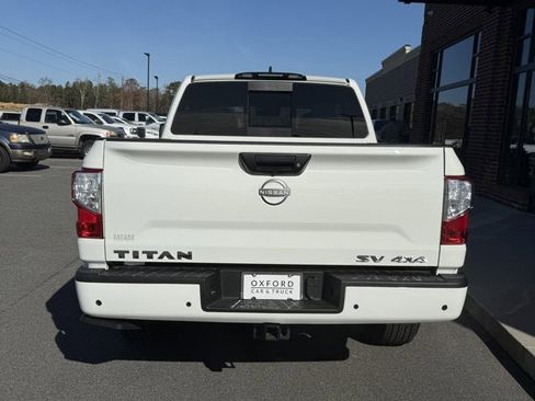 Used 2024 Nissan Titan SV w/ SV Convenience Package image 5