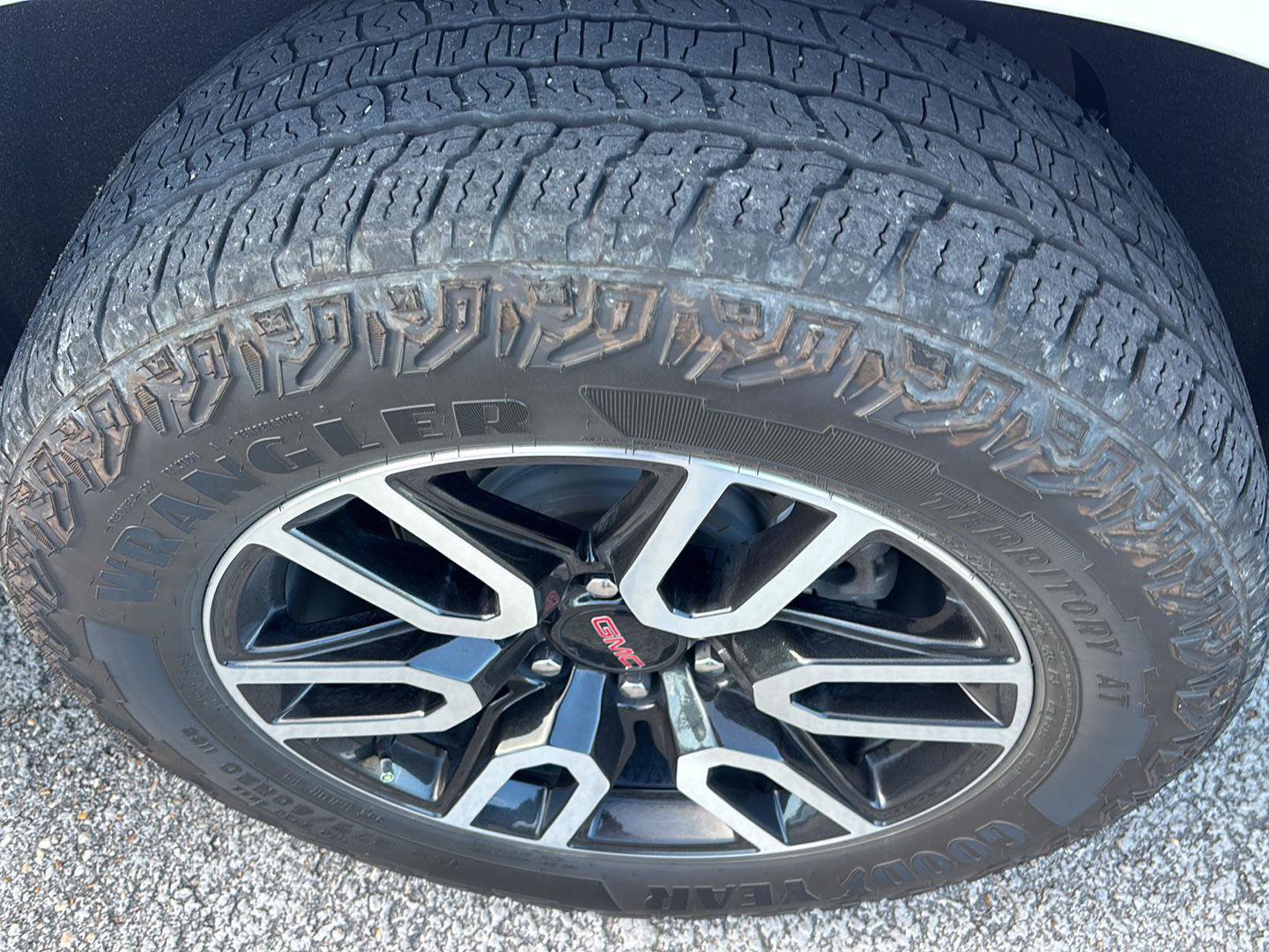 Certified 2024 GMC Yukon AT4 w/ Technology Package AWD/4WD image 11