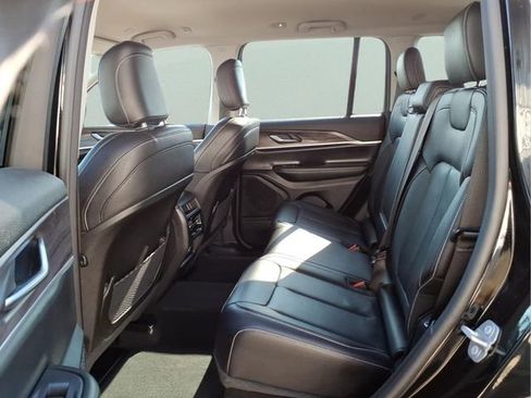 Used 2023 Jeep Grand Cherokee Limited AWD/4WD image 24
