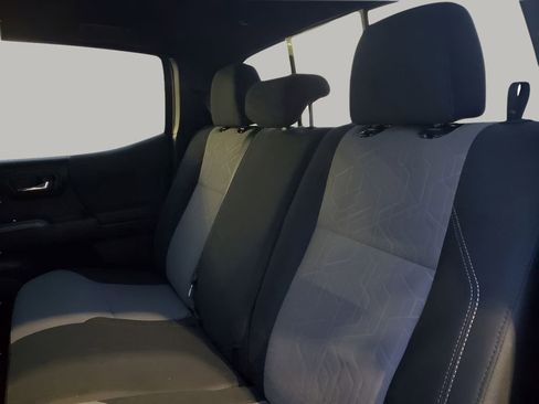 Used 2021 Toyota Tacoma TRD Sport w/ Technology Package image 19