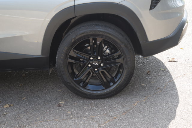 Used 2024 Chevrolet Trax ACTIV w/ Sunroof Package FWD image 29