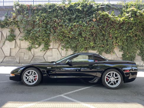 Used 2003 Chevrolet Corvette Z06 w/ Memory Package, 3 Drivers RWD image 2