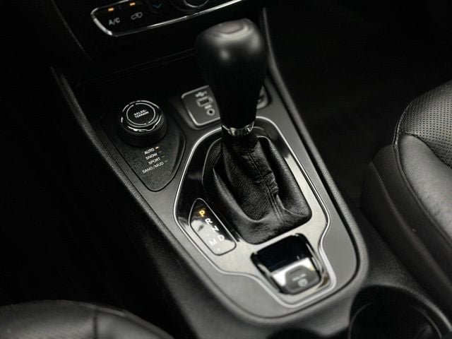 Used 2019 Jeep Cherokee Limited AWD/4WD image 12