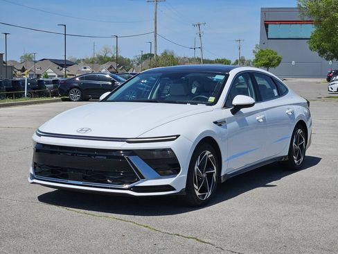 Used 2025 Hyundai Sonata SEL FWD image 2