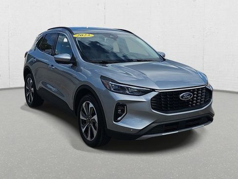 Used 2023 Ford Escape Platinum image 3