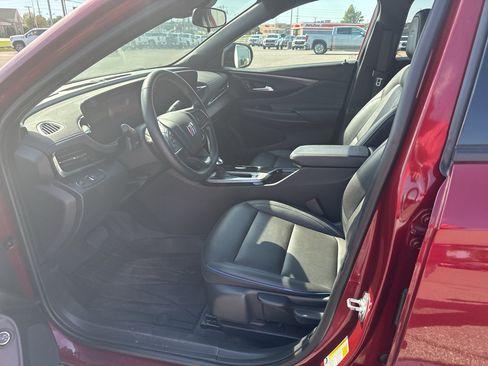 Used 2025 Buick Envista Sport Touring w/ Convenience II Package FWD image 9