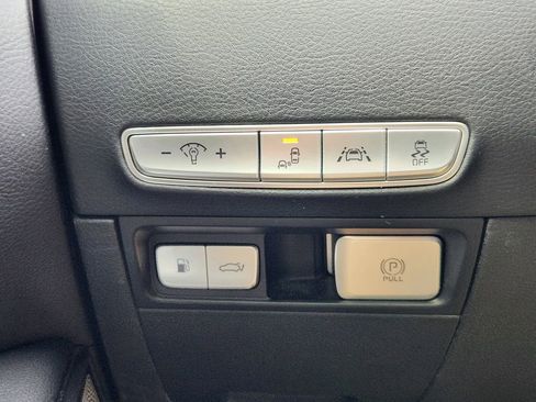 Used 2019 Kia K900 Luxury image 22