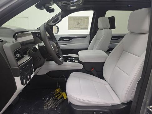 New 2025 Chevrolet Suburban Premier image 22