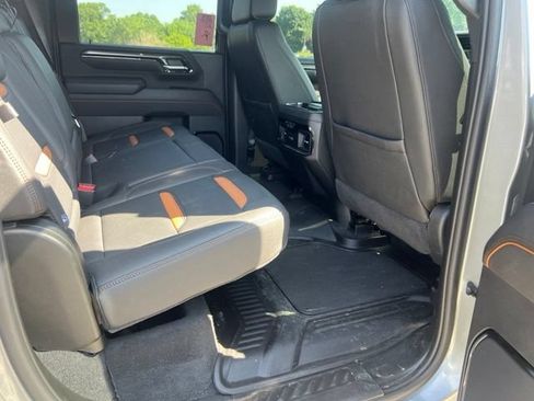 Used 2025 GMC Sierra 2500 AT4 AWD/4WD image 9