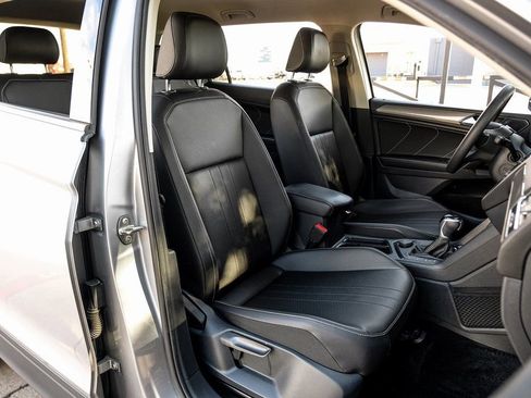 Used 2022 Volkswagen Tiguan SE image 48