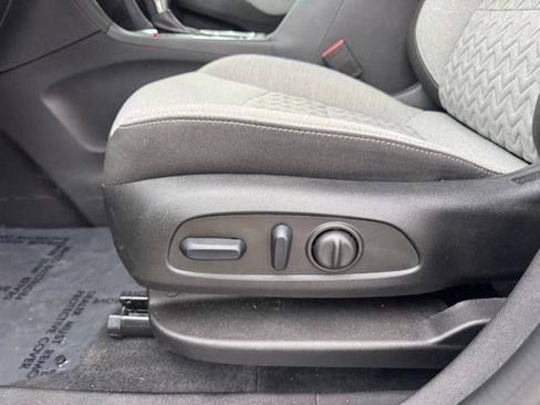 Used 2024 Chevrolet Equinox LT w/ LPO, Floor Liner Package FWD image 18