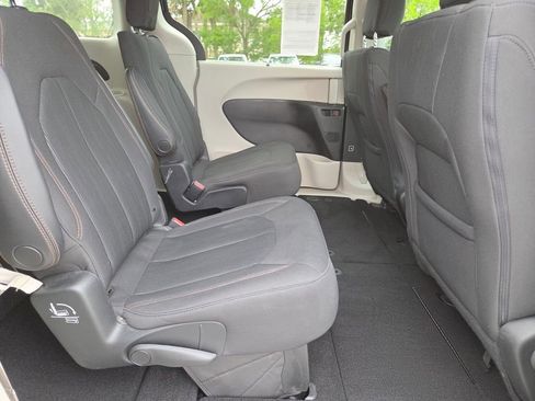 Used 2019 Chrysler Pacifica Touring Plus w/ Advanced Safetytec Group FWD image 13
