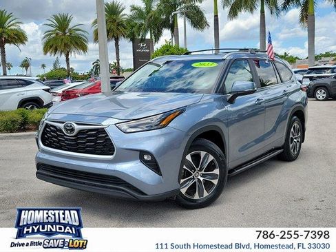 Used 2023 Toyota Highlander XLE FWD image 1