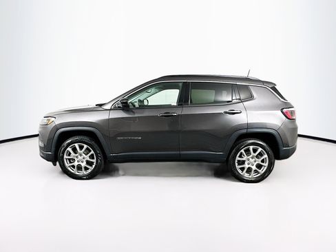 Used 2022 Jeep Compass Latitude image 4