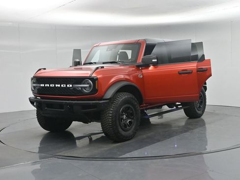 Used 2023 Ford Bronco Wildtrak AWD/4WD image 34