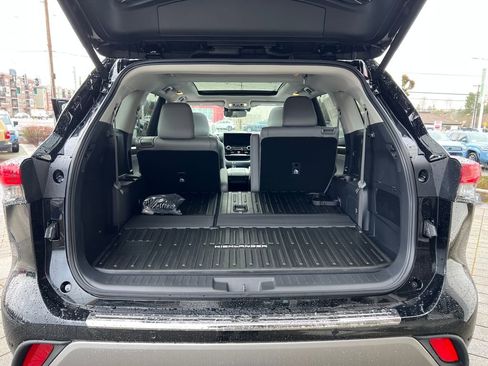 New 2026 Toyota Highlander Platinum image 25
