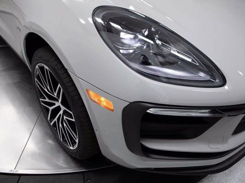 Certified 2026 Porsche Macan image 12