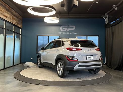 Used 2022 Hyundai Kona SEL w/ Convenience Package FWD image 5