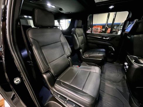 Used 2024 GMC Yukon XL Denali w/ Advanced Technology Package AWD/4WD image 16