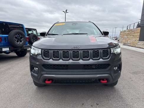 Used 2024 Jeep Compass Trailhawk w/ Trailhawk Convenience Group AWD/4WD image 8