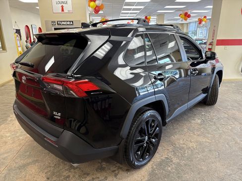 Used 2023 Toyota RAV4 XLE Premium image 11