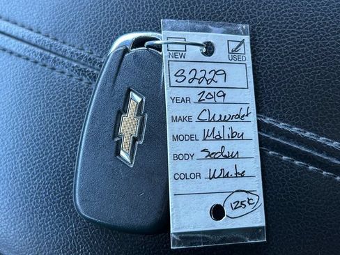 Used 2019 Chevrolet Malibu LT FWD image 39