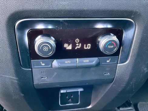 Certified 2025 GMC Yukon Denali image 31