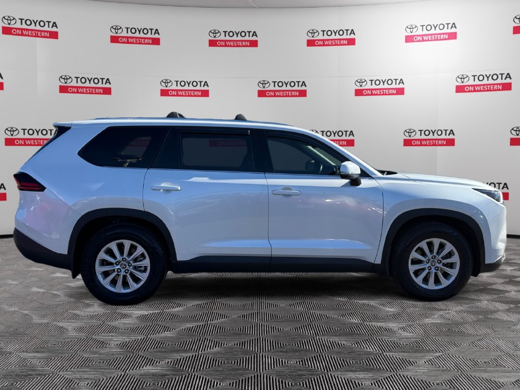 Used 2025 Toyota Grand Highlander AWD image 4