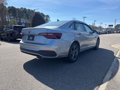 Used 2023 Volkswagen Jetta SE image 5