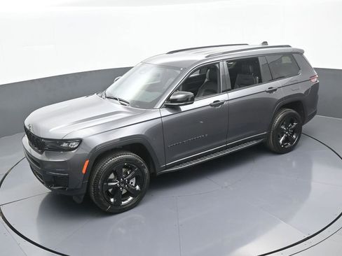 Used 2025 Jeep Grand Cherokee L Limited w/ Black Appearance Package image 44