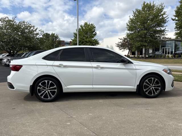 Used 2024 Volkswagen Jetta Sport FWD image 2