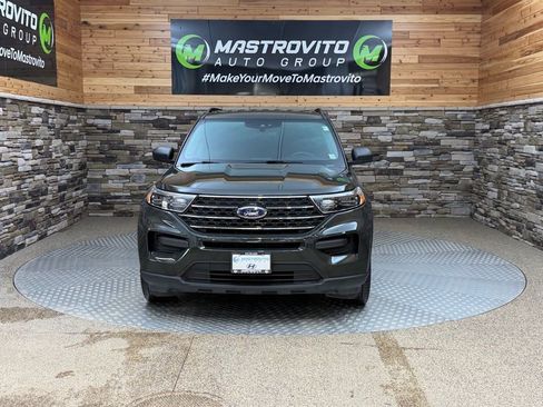 Used 2023 Ford Explorer XLT image 3
