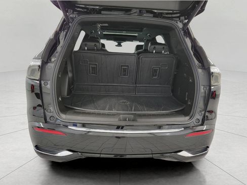 Used 2022 Buick Enclave Avenir w/ Avenir Technology Package AWD/4WD image 16