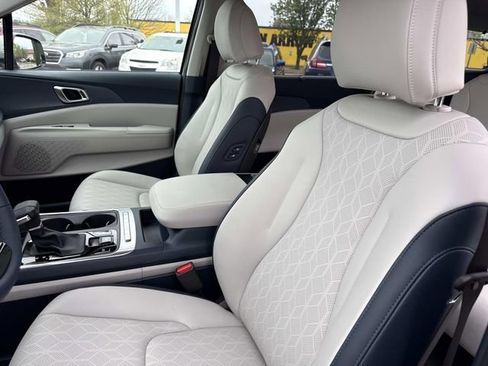 New 2026 Kia Carnival EX image 13