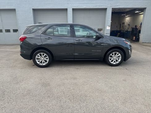 Certified 2018 Chevrolet Equinox LS FWD image 2