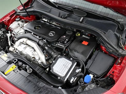 Used 2025 Mercedes-Benz GLA 250 image 34