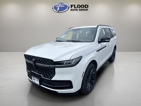 New 2026 Lincoln Navigator Reserve w/ Jet Appearance Package AWD/4WD image 3