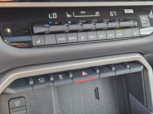 Used 2025 Toyota Sequoia SR5 AWD/4WD image 28