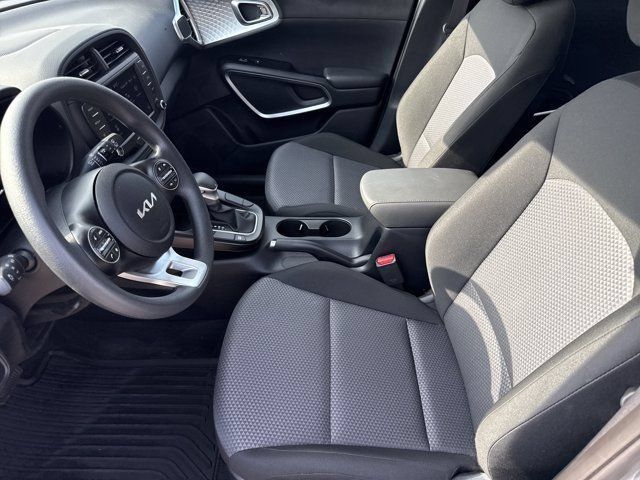Used 2025 Kia Soul LX w/ LX Technology Package FWD image 12