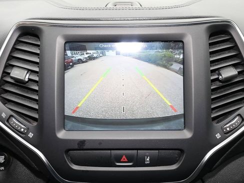 Used 2022 Jeep Cherokee Latitude Lux w/ Sun & Sound Group AWD/4WD image 17