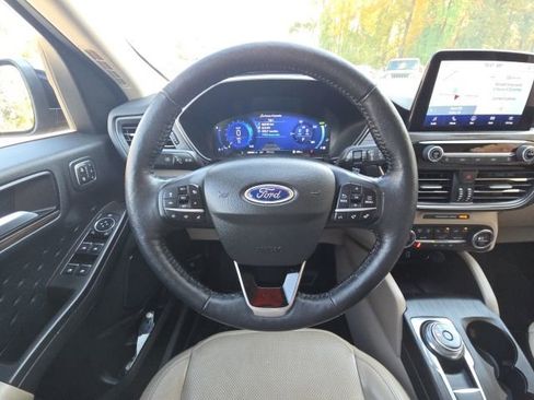 Used 2020 Ford Escape Titanium image 31